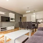 Three-bedroom In * מדולין