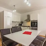 Appartement Three-bedroom In *