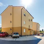 דירה Three-bedroom In מדולין