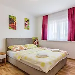 Three-bedroom In דירה *