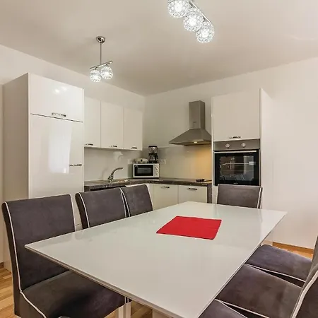 Daire Three-bedroom In *