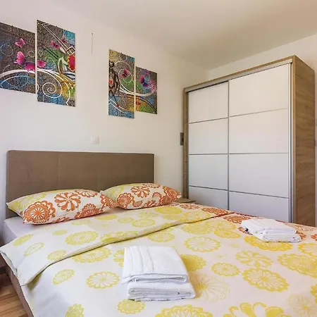 Apartment Gorgeous In With Wifi Medulin